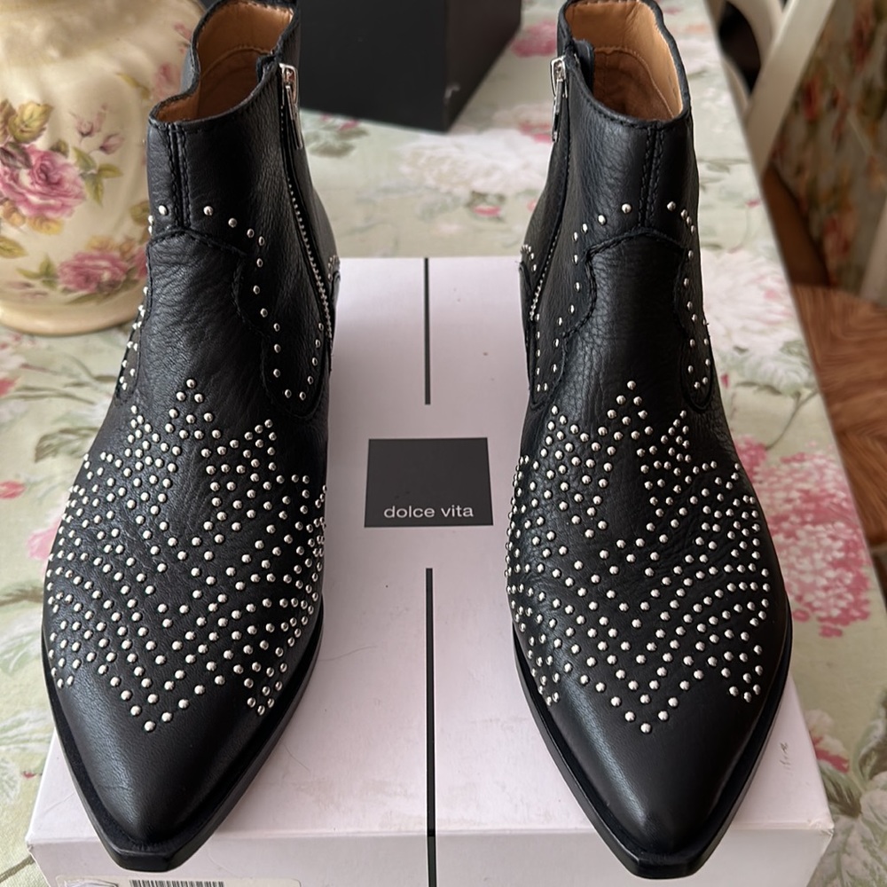 NEW DOLCE VITA BOOTS STUDED LOW